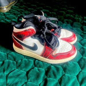 ❌SOLD❌Aj 1 mid SE in black/infrared